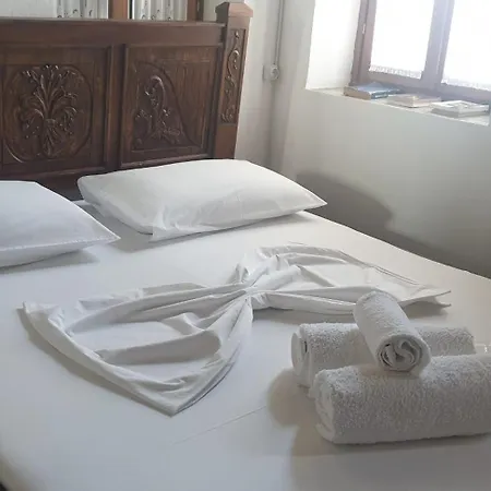 Silver Hill בית הארחה Gjirokastër