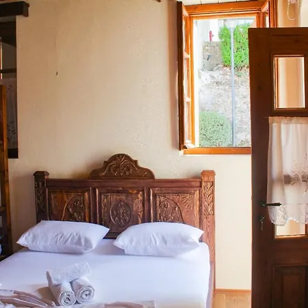 בית הארחה Silver Hill Gjirokastër