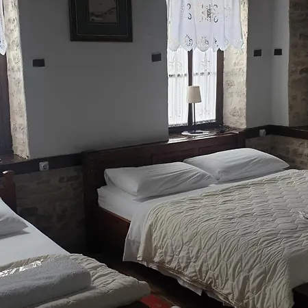 Silver Hill بيت ضيافة Gjirokastër